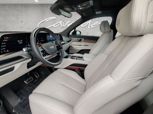 Certified 2026 Cadillac Vistiq Sport image 19