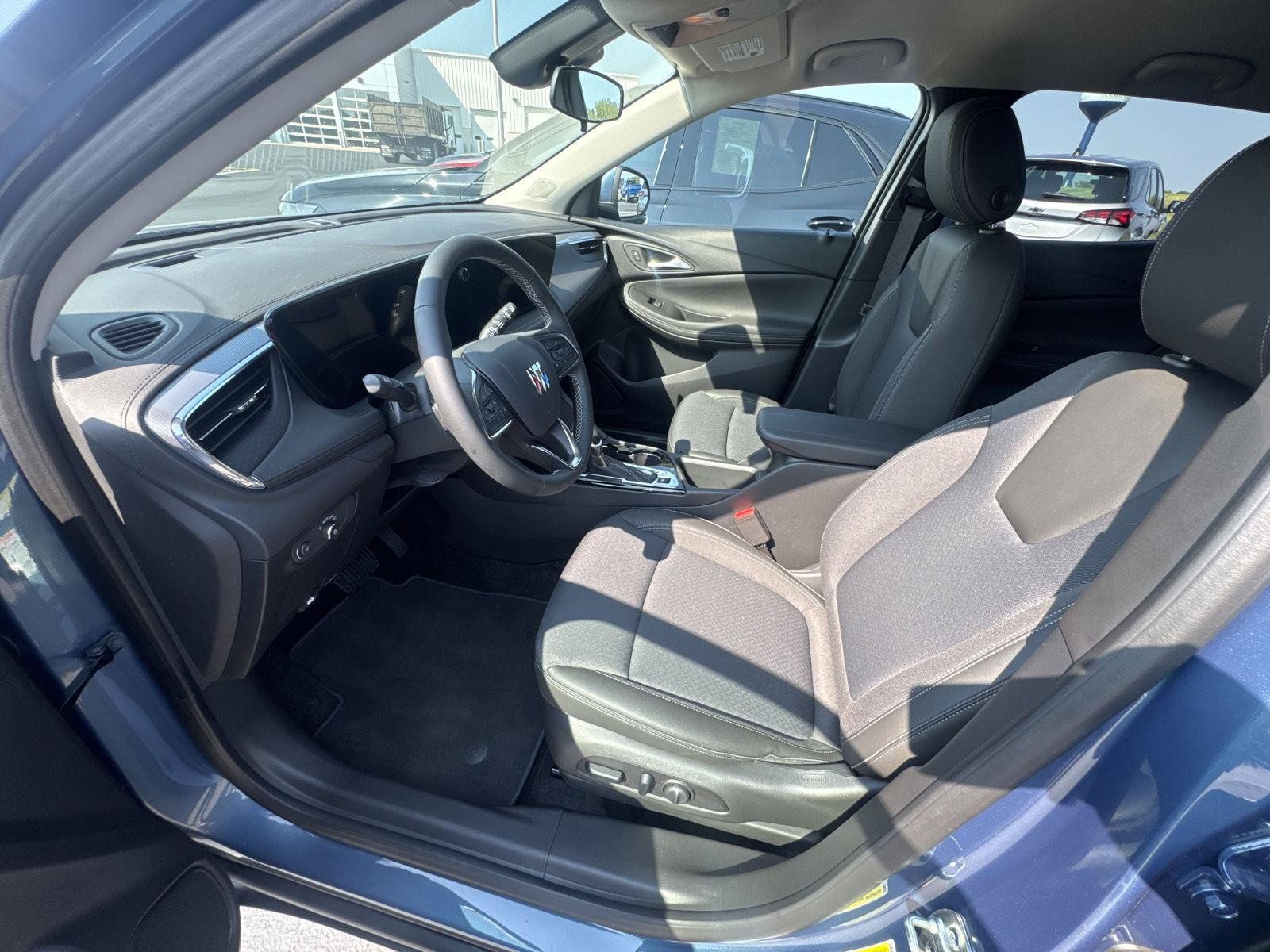 Used 2025 Buick Encore GX Preferred w/ Comfort Package FWD image 6