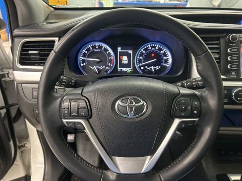 Used 2018 Toyota Highlander Limited image 12