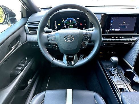Used 2025 Toyota Camry SE w/ Convenience Package FWD image 21