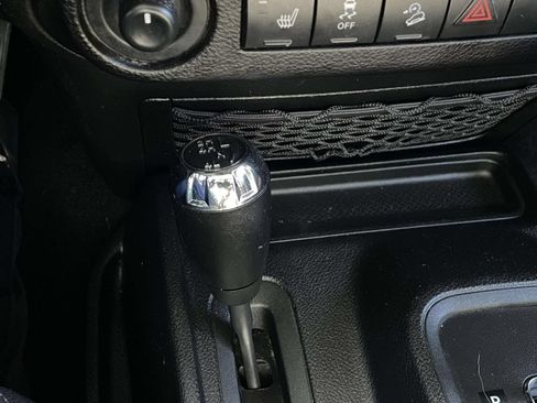 Used 2017 Jeep Wrangler Unlimited Sahara AWD/4WD image 39