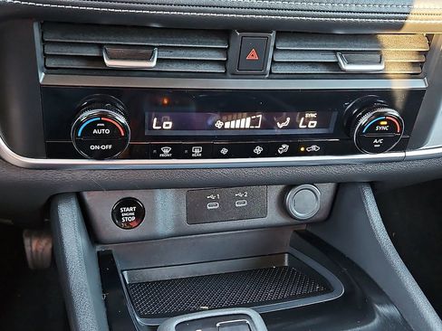 Used 2025 Nissan Rogue SV image 19