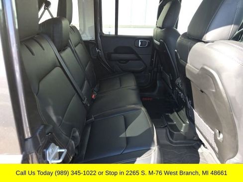 Used 2025 Jeep Wrangler Unlimited Sahara image 22