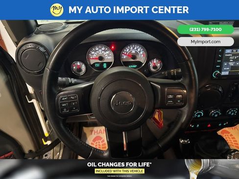 Used 2017 Jeep Wrangler Unlimited Rubicon w/ Quick Order Package 23Z Recon image 15