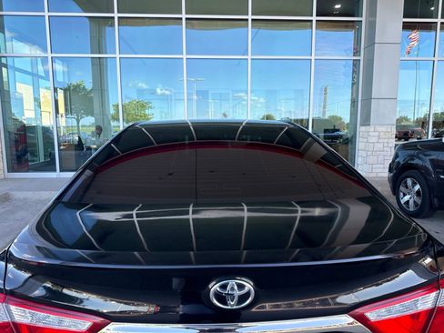 Used 2017 Toyota Camry SE FWD image 7