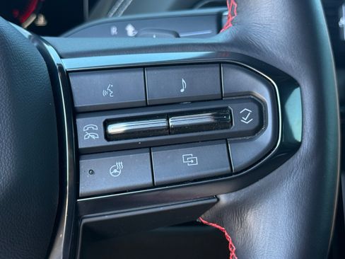 Used 2025 GMC Yukon AT4 Ultimate AWD/4WD image 15