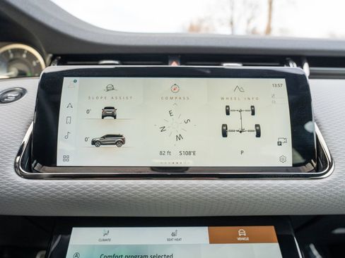 Used 2023 Land Rover Range Rover Evoque R-Dynamic S image 22