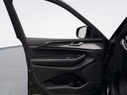 Used 2023 Jeep Grand Cherokee L Laredo image 9