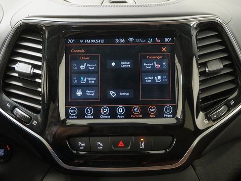 Used 2019 Jeep Cherokee Overland w/ Technology Group image 32