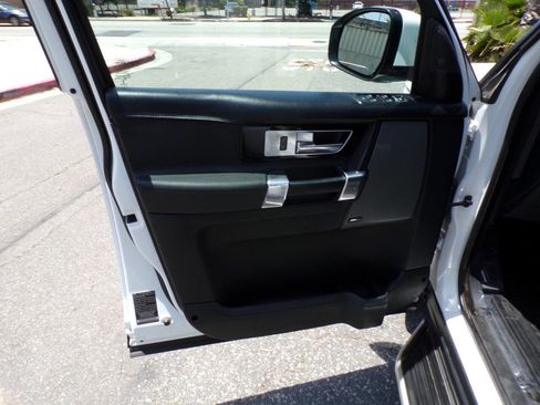 Used 2016 Land Rover LR4 HSE image 28