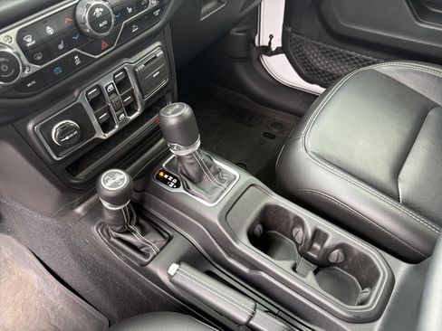 Used 2023 Jeep Wrangler Unlimited Sahara w/ Cold Weather Group AWD/4WD image 20