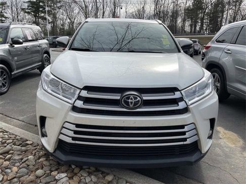 Used 2017 Toyota Highlander XLE image 6
