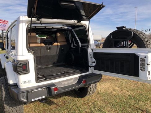 Used 2021 Jeep Wrangler Unlimited Sahara image 9