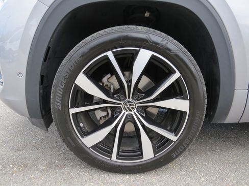 Used 2024 Volkswagen Atlas SEL Premium R-Line image 13