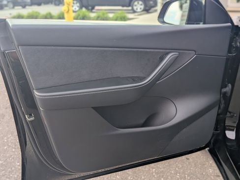 Used 2022 Tesla Model Y Performance image 13