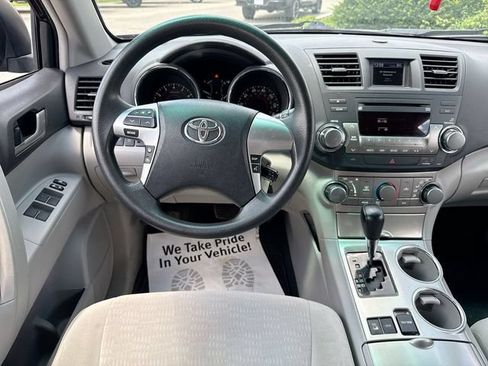 Used 2012 Toyota Highlander 4WD w/ Tech Pkg image 14