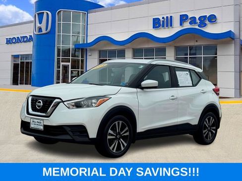 Used 2018 Nissan Kicks SV FWD image 2