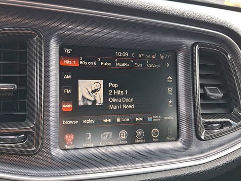 Used 2016 Dodge Challenger R/T Scat Pack w/ Leather Interior Group image 17