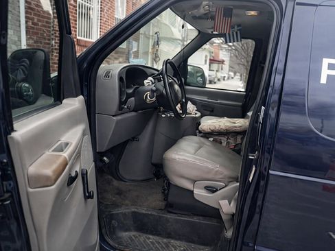 Used 2000 Ford E-250 and Econoline 250 RWD image 5