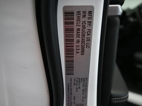 Used 2025 Jeep Grand Cherokee Limited image 17