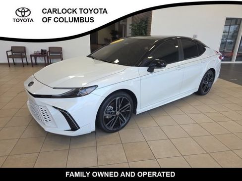 Used 2025 Toyota Camry XSE FWD image 3