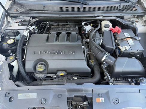 Used 2009 Lincoln MKS AWD image 17