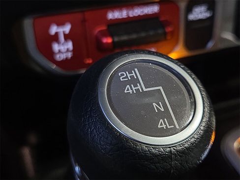 Used 2025 Jeep Gladiator Mojave image 23