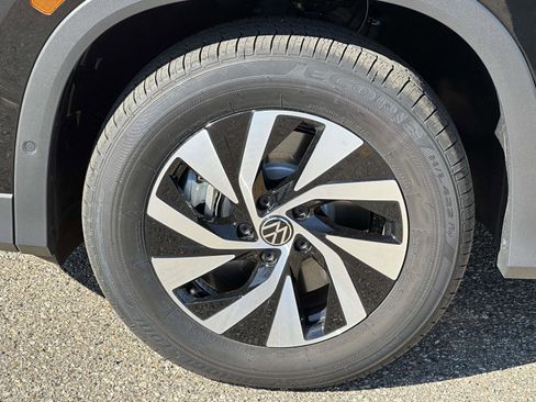 New 2025 Volkswagen Tiguan S image 9