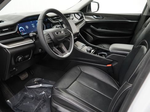 Certified 2023 Jeep Grand Cherokee Limited w/ Luxury Tech Group II image 18