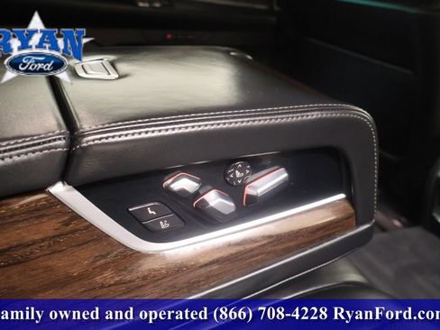 Used 2022 BMW 750i xDrive w/ Executive Package image 32