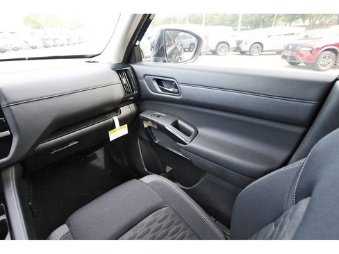 New 2026 Nissan Pathfinder SV w/ SV Premium Package FWD image 8