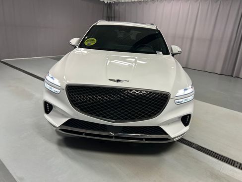 Used 2023 Genesis GV70 2.5T w/ Advanced Package image 2