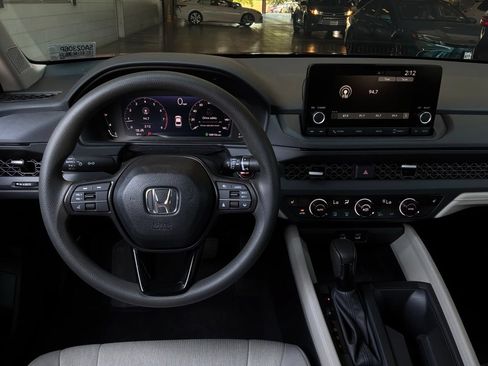 Used 2025 Honda Accord SE image 14
