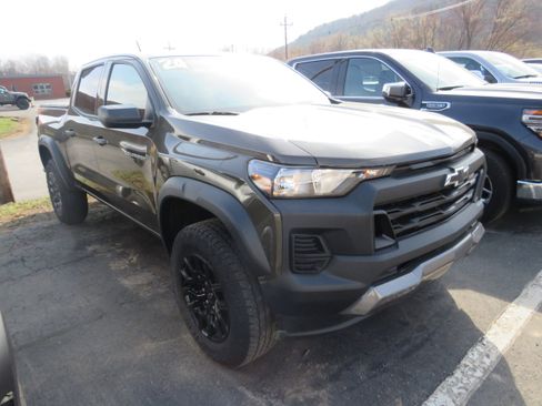 Used 2024 Chevrolet Colorado Trail Boss w/ Advanced Trailering Package image 1