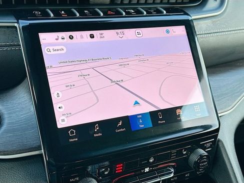 Used 2025 Jeep Grand Cherokee Limited image 13