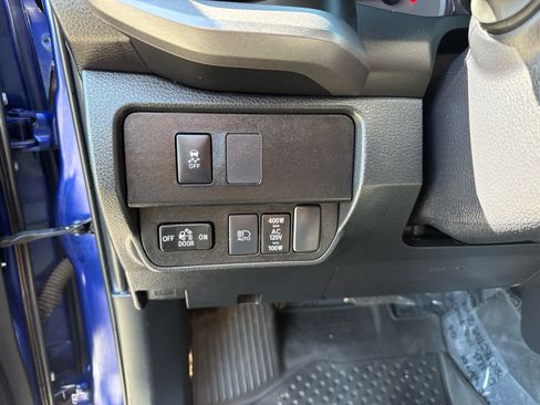 Used 2022 Toyota Tacoma TRD Off-Road w/ Technology Package AWD/4WD image 17