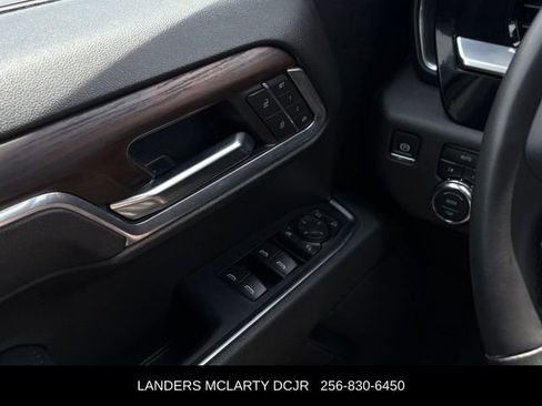 Used 2025 GMC Sierra 1500 SLT AWD/4WD image 25