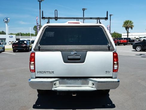 Used 2018 Nissan Frontier SV RWD image 7