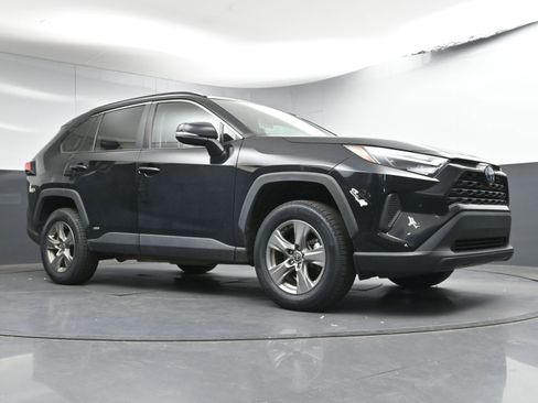 Certified 2022 Toyota RAV4 XLE image 22