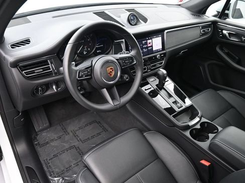 Certified 2025 Porsche Macan GTS AWD/4WD image 4