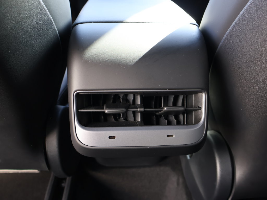 Used 2022 Tesla Model Y Performance AWD/4WD image 14
