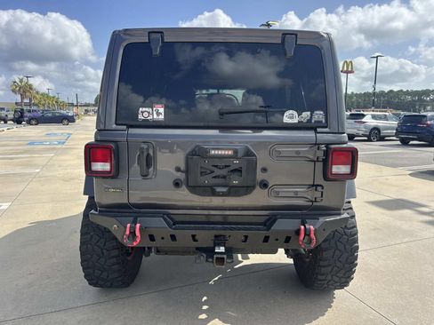 Used 2021 Jeep Wrangler Unlimited Rubicon w/ Cold Weather Group AWD/4WD image 6
