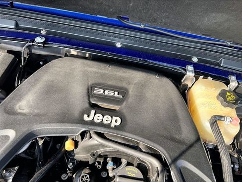 Used 2018 Jeep Wrangler Unlimited Sahara AWD/4WD image 35