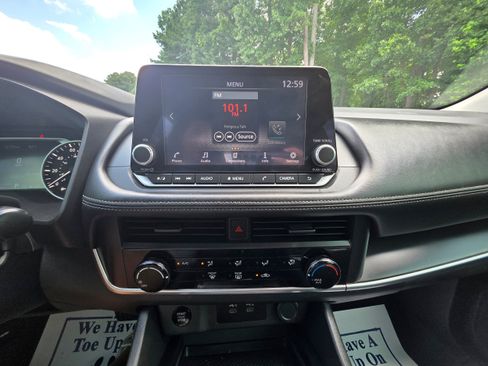 Used 2024 Nissan Rogue S FWD image 10