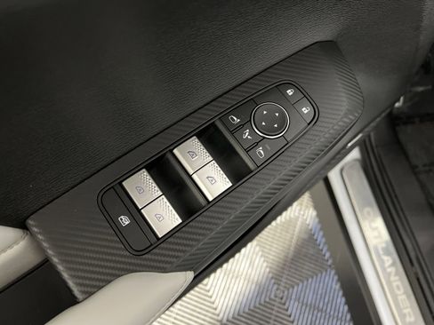 Used 2025 Mitsubishi Outlander SEL image 15