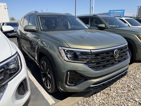 New 2026 Volkswagen Atlas SEL Premium R-Line AWD/4WD image 2