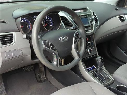 Used 2015 Hyundai Elantra SE w/ Option Group 02 FWD image 9