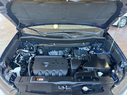 Used 2017 Mitsubishi Outlander SE image 28