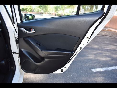 Used 2016 MAZDA MAZDA3 i Touring FWD image 27