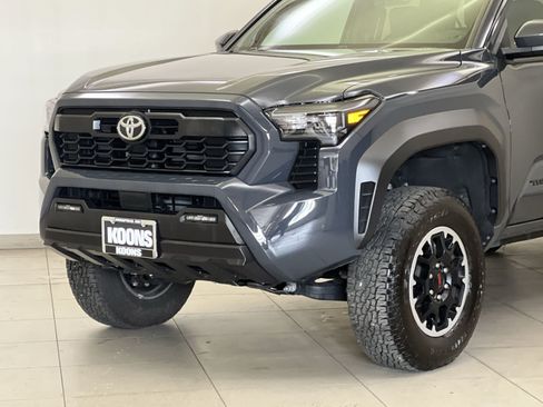 Used 2025 Toyota Tacoma TRD Off-Road AWD/4WD image 27